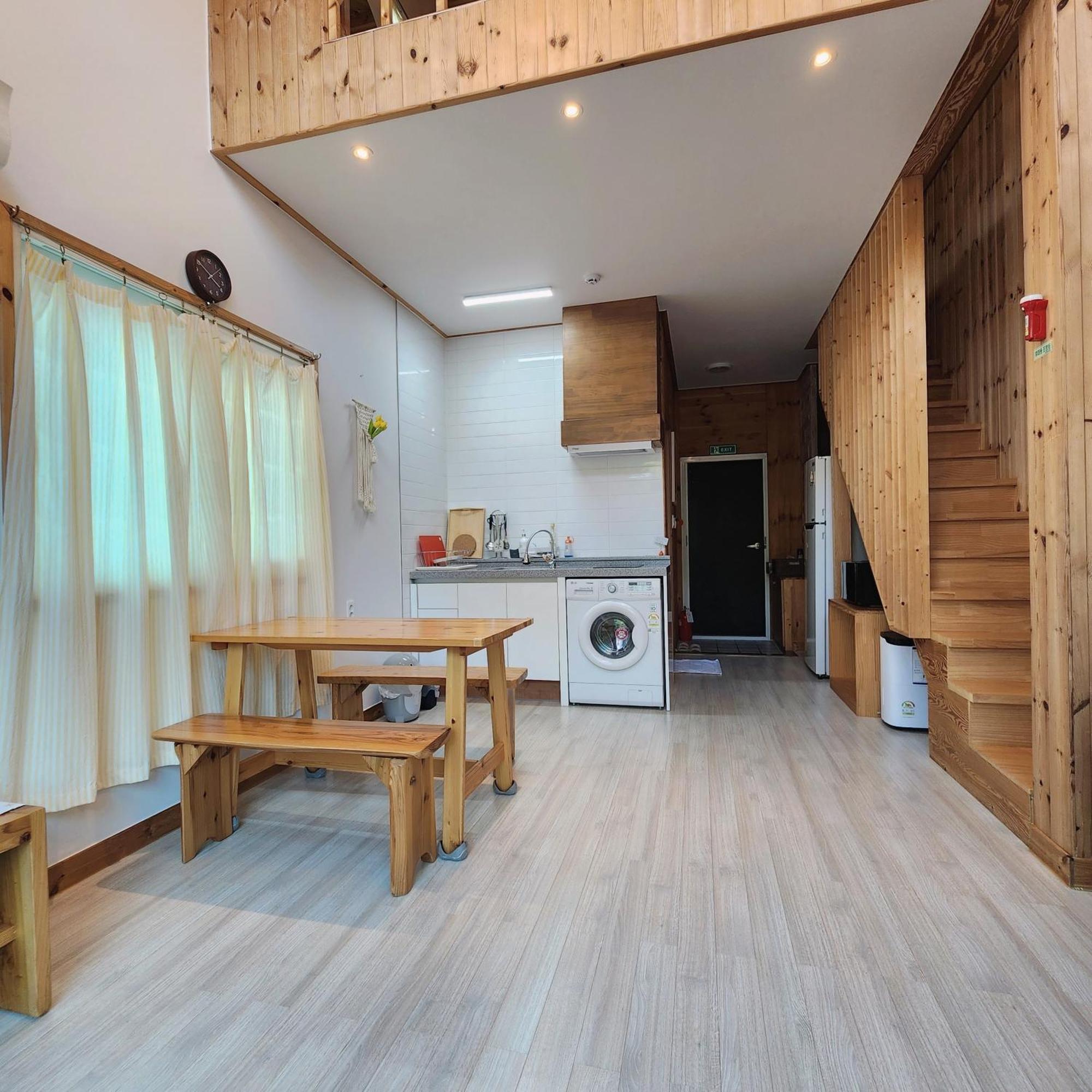 Jeju 542 Pension Seogwipo Exteriör bild
